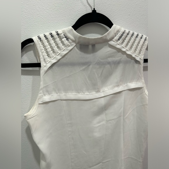 Sleeveless Button Up Top - Picture 6 of 7